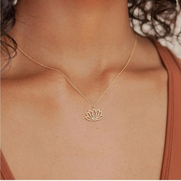 Gold 18k Gold Plated Lotus Flower Cubic Zirconia Charm Chain Necklace - Picture 1 of 3